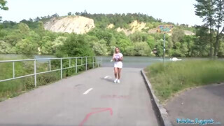 Public Agent - Gigászi csöcsű formás fenekű csajszi