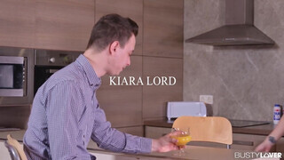 Kiara Lord benyeli a péniszt