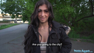 Public Agent - Alicia Trece a fogszabályzós brazil csajszi