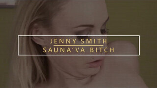 Jenny Smith a világos szőke termetes didkós milf lovagol a faszon