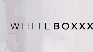 WHITEBOXXX - Liya Silver a bombázó csöcsös csajszi