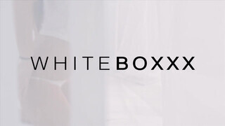 WHITEBOXXX - Eveline Dellai segg lyukba tolva