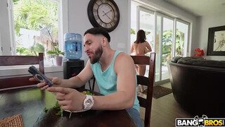 BANGBROS - Crystal Chase a termetes keblű kolumbiai gádzsi