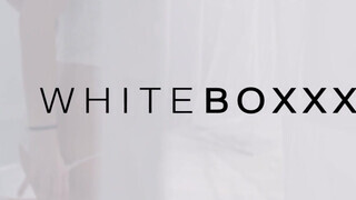WhiteBoxxx - Eveline Dellai fenékbe reszelve