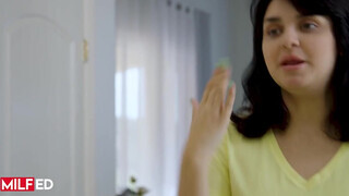 MILFED - Skylar Snow és Savannah Bond édeshármasban kettyintenek