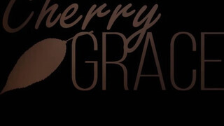 Cherry Grace a formás fenekű lány