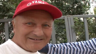 Gyuribácsi és a haverja szexelik a nőcit