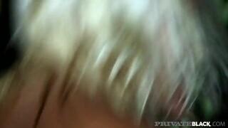 Sunny Blue anális szexet csinál méretes néger fasszal porno