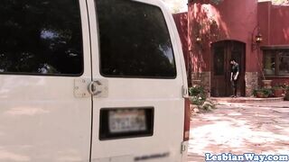 Tetkós leszbikusok vad strap-on hancúrozása