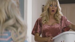 Fiatal nevelő pipi és forró nevelő anya leszbi játékai