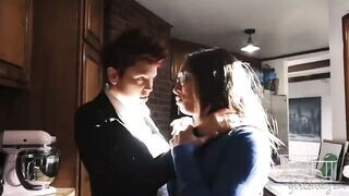 Alice és én ugyanazok vagyunk, Sara Luvv leszbi tűzvihara