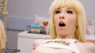 Serene Siren doktornő meggyógyítja Kenzie Reeves tinédzser puncáját