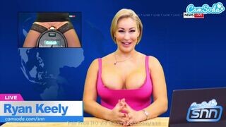 Ryan Keely óriási keblű milf hírek olvasása közben élvezi a sybian lovaglást