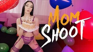 Ezek a szomjas milf-ek imádják a barna csávó pórázán élni