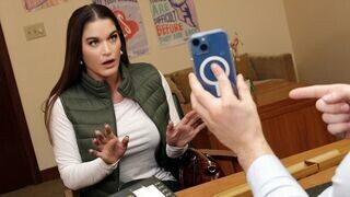 Kendra Heart mostohaanya megalkudik a tanárral a fia megmentéséért