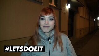 Lullu Gun és Anny Aurora megosztják a óriási barna fazt kint a vadonban