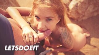 Angel Piaff világos szőke csábítója zsíros dárdát szopogatóan a tengerparton