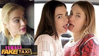 Forró lezbi kaland a taxi hátsójában