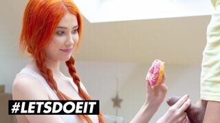 Gisha Forza gigantikus keblű vörös bombe egy fánkot érő könyörtelen dugásért
