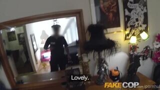 Rendőr egyenruhában megdugja a cuni éhes kurvákat