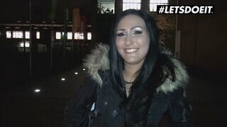 Mira grey német fekete céda bassza az idegent pénzért a buszon