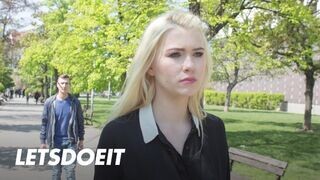 Kívánatos lengyel világos szőke Misha Cross orálozza a külföldi vastag fazt külföldön és jól meglovagolja