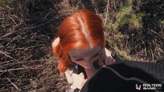 Dögös vörös fiatal Madi Collins kibelezi a puncáját és keményen megdugja a gigászi kárója