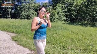Barim csábító anyja elcsábított egy kemény, hosszú baszásra