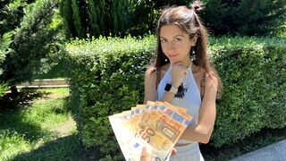 Mennyiért egyeztet be egy orosz zsenge lány csoportos dugásba?