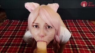 Kitty keményen kéri a spriccelést, segíts neki!