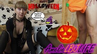 Kicsike boszorkány megidézi a gigantikus péniszt és keményen megbasszák, hogy beleélvezzen a puncijába - halloween 2020