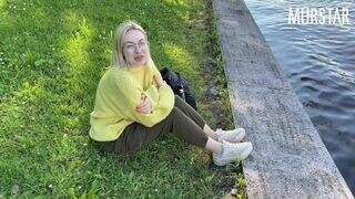 Web Camos maca szopásért kap pénzt a parkban