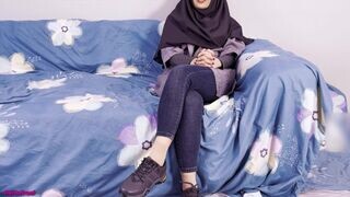 Arab titkárnő könyörtelen popsi kettyintése a hivatalban