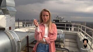 Szenvedélyes repedtsarkú majdnem lenyelte a hímtagot az utcán