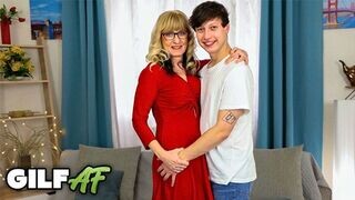 Érett Ella Black szélesre tárja magát mostohafiának a Nookies csatornán